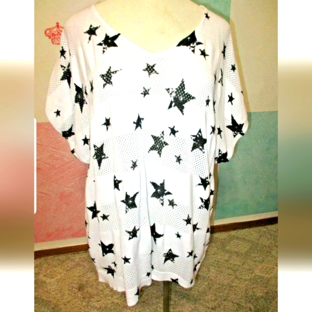 TORRID White w/ Black Stars Solid & Mesh Knit Short Sleeve Stretch Sweater 5 2X